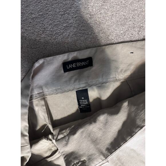 Lane Bryant Women’s Capri Pants Size 16 Khaki Stretch - Picture 3 of 3